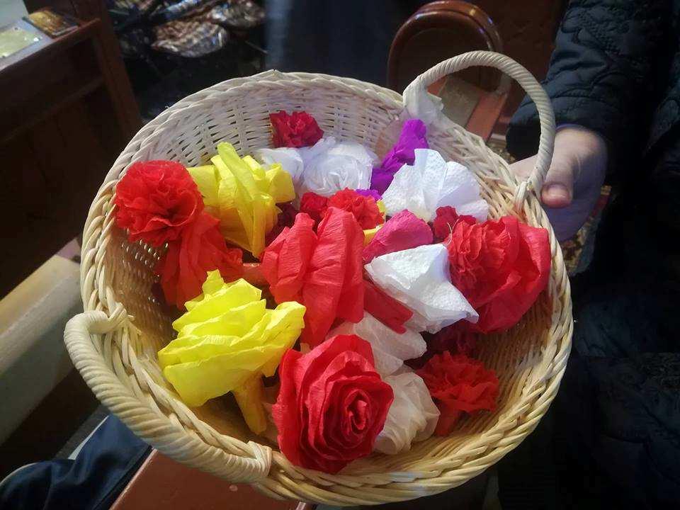 Sok hittanos óvodás és iskolás hallotta a harangok hívó szavát, örömmel érkeztek a szentmisére, amelyen novemberi szentünk,