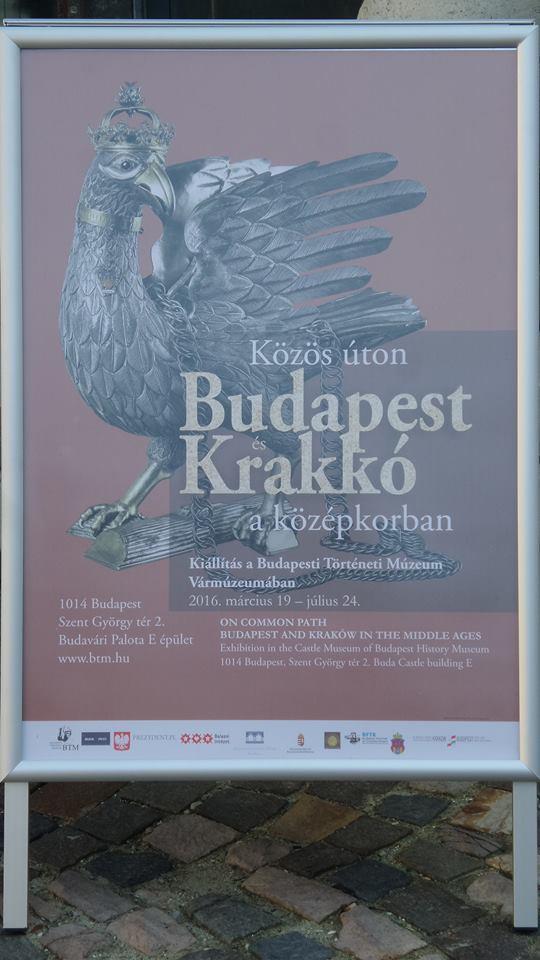 Többek között az Anjou és a Jagelló dinasztia egyes tagjait, Báthory István lengyel király és erdélyi fejedelmet is, akik nem csak a két város, hanem a két nemzet történelmét is összekapcsolták.