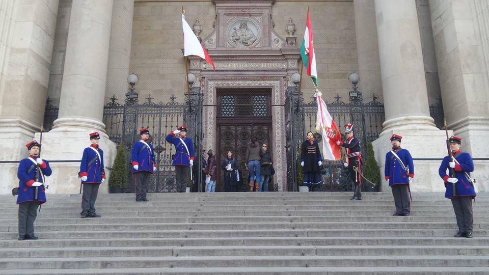 kerületének polgármestere, Soltész Miklós egyházi, nemzetiségi és civil társadalmi kapcsolatokért felelős államtitkár, valamint a magyar