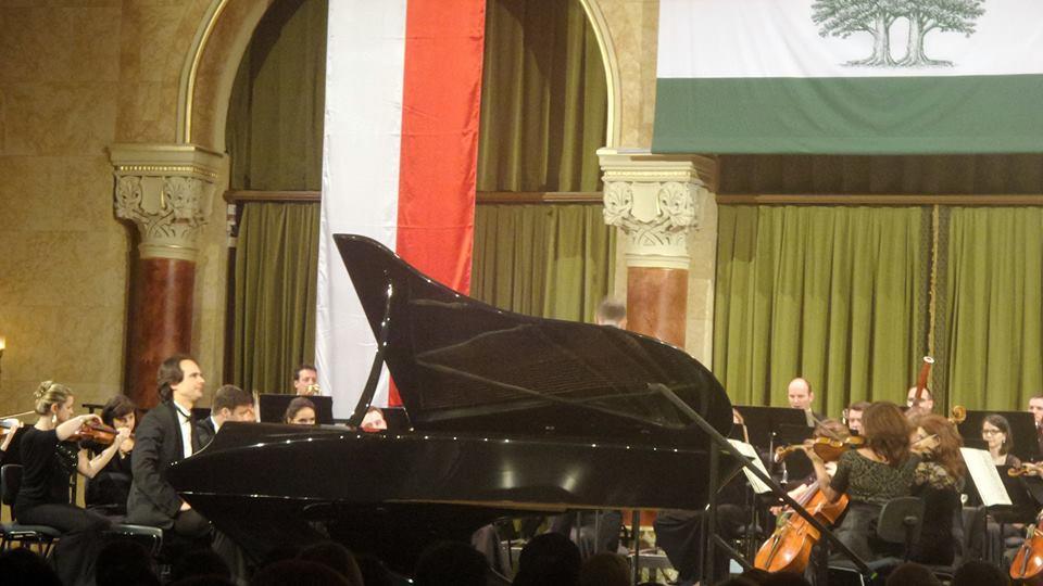 A lengyel államfő emellett Magyarország és Lengyelország összefonódását, a népek szétszakíthatatlanságát, barátságát hangsúlyozta.