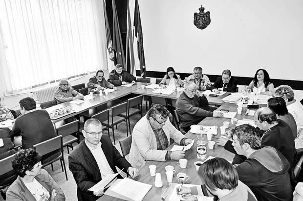2016. március чоканска хроника csókai krónika 3 Одлуку о референдуму и без коалиционог партнера Демократе бојкотовале седницу ЧОКА Одлука о расписивању референдума за нови месни самодопринос у Чоки и
