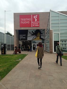 Pozsonyi Janka Fignár Anna Far East Film Festival, Udine, 2015 Árpilis 28-én indultunk neki a Keleti pályaudvarból a 17.