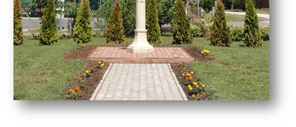 amely a település központi részén elhelyezkedő parkban található.