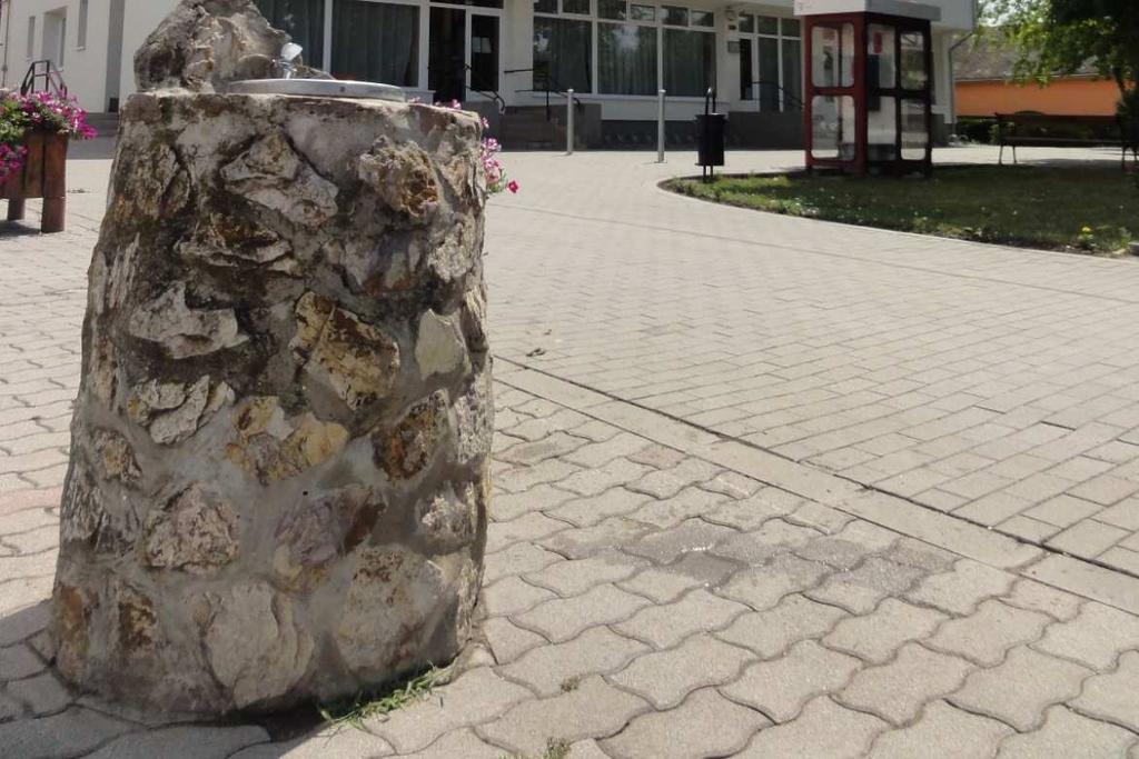 A beépített területeken belül - a községekre jellemzően - a területhasználat egységes képet mutat.