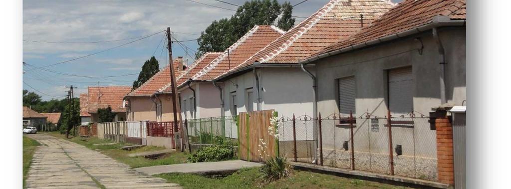 oldalhatárán állnak, a ház mellett és mögött