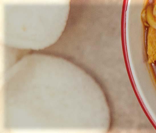 sötét szójaszósz 4 felszeletelt újhagyma 1 csokor aprított koriander 40ml fehérborecet 30gr kukoricaliszt só és bors ízlés szerint Elkészítés A vékony