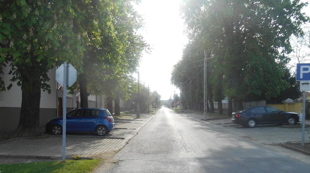 1.15.3.4. Parkolás A parkolás az intézmények közelében szépen kiépített és kijelölt parkolókban történik. A magánépületek és üzemek esetében saját telken belül oldják meg a parkolást.