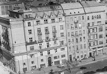 5. ÁLLOMÁS - MÁRCIUS 15-E TÉR 1. PUCHNER-HÁZ Az épületet Puchner István tervezte és építette saját maga számára 1912-ben.
