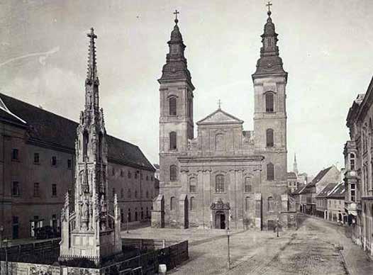 Az 1940-es években Magyarország egyik jelentős textilipari gyára, a Kammer Testvérek Textiliprai Rt. tulajdonolta a házat. A II.