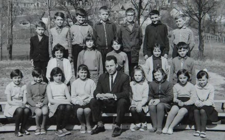 Váci Napló 11 Portré: Alt Gyula 80 éves lett A parancsnoki tankban fordította Szloboda üzeneteit Alt Gyula neve Vácon összeforr a Váci Szlovák Nemzetiségi Önkormányzattal, amely idén már a 20 éves