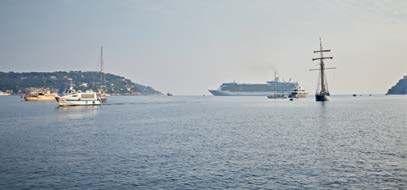 Krstarica prikladnog imena Freedom of Seas, duga je 338 metara i prima goste na čak 18 katova.