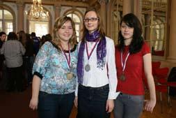 nie - 1. miesto. Odmenou bol prázdninový študijný pobyt v Španielsku. Spomenutých študentov pripravovala Mgr. Beáta Svetlíková; - 3. - 14. augusta 2009 Mgr.