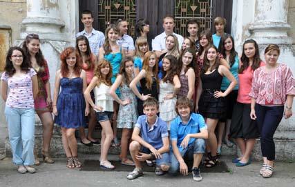 Martina Šimovičová, 18. Regina Šťastová, 19. Sabina Štefková, 20. Gabriela Šujanská, 21. Michal Šujanský, 22. Daniel Tóth, 23. Viktor Viczena, 24. René Vörös, 25. Zuzana Zaušková, 26.