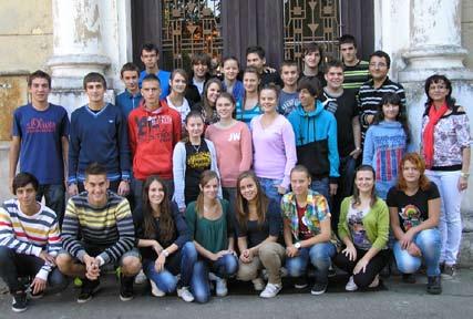Trieda: 2.B Triedny učiteľ: Mgr. Eva Gumanová 1. Petra Baloghová, 2. Erika Bartaová, 3. Jana Borošová, 4. Juraj Domaniža, 5. Filip Ficza, 6. Denisa Gábrišová, 7. Marek Hajnala, 8. Martin Hložek, 9.
