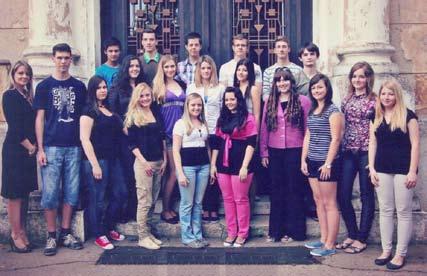 Michal Rosival, 17. Juraj Sokol, 18. Peter Strhan, 19. Karin Sventeková, 20. Ema Ščevlíková, 21. Sabina Vargová, 22. Nikoletta Vörösová Trieda: 4.A Triedny učiteľ: PaedDr. Henrieta Borková 1.
