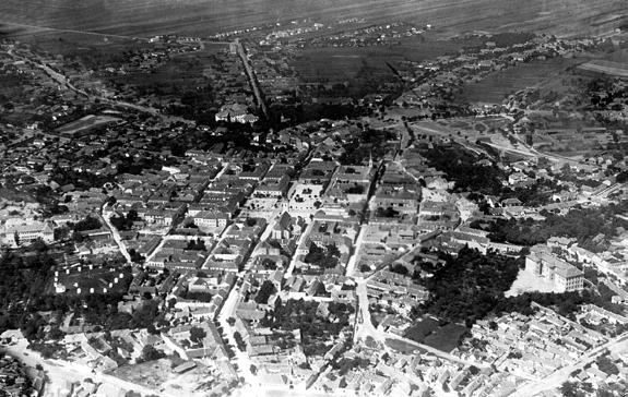 júna 1920) nastáva obdobie medzinárodných udalostí, ktoré hlboko zasiahli aj naše mesto ležiace v strategickom československo-maďarskom pohraničí.