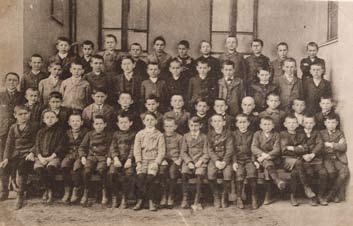 septembra minister Habrman povoľuje otvoriť I. triedu Československého štátneho reálneho gymnázia. Gymnázium bolo rímsko-katolíckou školou.