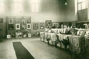 V roku 1932 sa v priestoroch neologickej židovskej základnej a meštianskej školy konala výstava umelcov Janka Alexyho, Zoltána Palugyaya, Jozefa Kollára a Alexandra Bazovského.