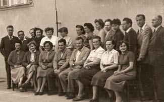 Jozef Hudec (zástupca), Štefan Buran (riaditeľ), František Bacigál (zástupca), Anna Tomková, Elena Farbakyová, x. Učiteľský zbor II. JSŠ na Leninovej ulici - pravdepodobne r. 1956/57.