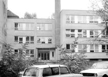 Prístavba so šiestimi priestrannými učebňami, jazykovou učebňou a štyrmi kanceláriami bola dokončená a daná do prevádzky v prvom polroku školského roka 1978/79.