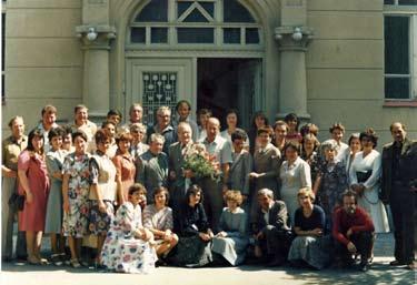 v školskom roku 1978/79 zaviesť vyučovanie v bloku Základy programovania a počítačových systémov, v školskom roku 1980/81 vyučovanie v bloku Základy technickej chémie a v školskom roku 1983/84