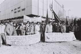 V januári 1990 sa konali v duchu výzvy Ministerstva školstva, mládeže a telesnej výchovy demokratické voľby na obsadenie miesta riaditeľa, ktoré s vysokým náskokom vyhral dovtedajší riaditeľ