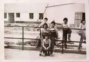 Letná aktivita gymnazistov vo Dvoroch nad Žitavou, 1978.