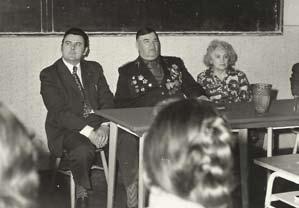 Na jar 1975 sa pri príležitosti výročia oslobodenia Nových Zámkov na škole uskutočnila beseda s priamym veliteľom