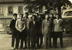 Najmladšie žiačky školy sa tiež podieľali na školskom pásme Májový pozdrav v roku 1958.