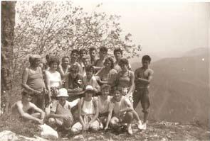 V roku 1970 na triednom výlete oddychujú: Daráž,
