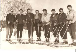 Rok 1970, volejbalisti pedagógovia gymnázia: Czizmadia, Gunda,