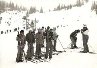 Druháci na lyžiarskom kurze na Čertovici v roku 1982.