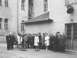 27. jún 1998. 61 Stretávka absolventov z roku 1946 po 60-tich rokoch.