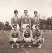 Na základe svojich známok som si myslel, že moja akademická kariéra bude mať krátky život, tak som sa začal venovať ľahkej atletike.