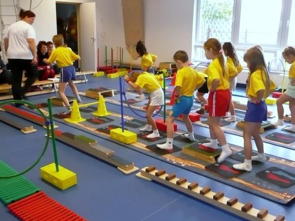 1. A humán közszolgáltatások szakember-ellátottságának fejlesztését szolgáló ösztönző programok megvalósítása: b) Szolgáltatásfejlesztés módszertani innováció bevezetésével: a Kémesi Óvodafenntartó