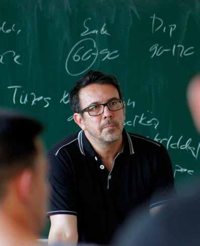 szorgalmi feladatokat vállaló hallgatók plusz pontokat szerezzenek, amivel akár egy érdemjegyet is
