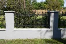 Sem a közterületi kerítések, sem az építési telkek közötti kerítések magassága ne haladja meg az 1,8 métert!