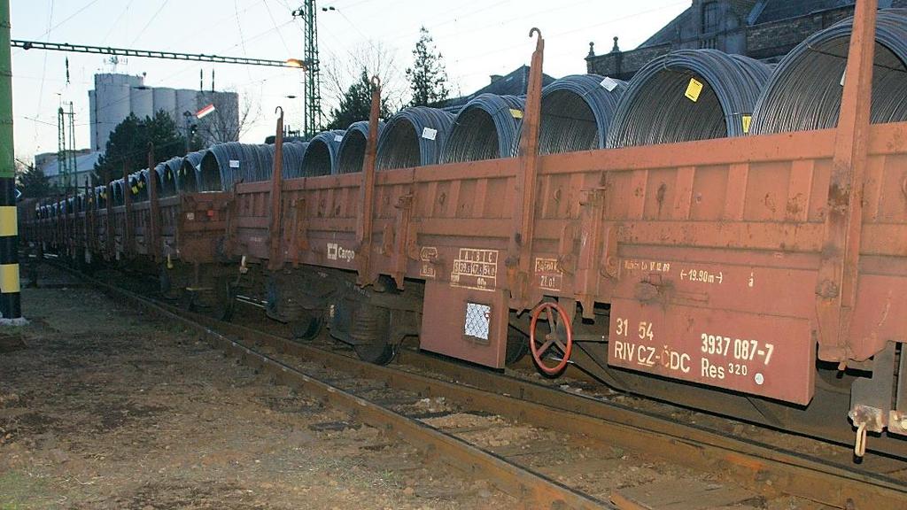 Miskolc-Gömöri (2016-1279-5) 2015-1269-5 Miskolc Gömöri állomáson a pályahálózat működtető vasúti társaság a 12. sz kitérőben a kitérőfák cseréjét rendelte meg a MÁV FKG Kft-től, mint alvállalkozótól.