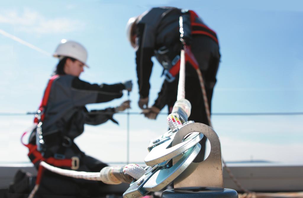 DIASAFE JOGSZABÁLYI HÁTTÉR DiaSafe Ballasted kikötési Rendszerek Termékleírás A DiaSafe Ballasted kikötési rendszer egy olyan a TÜV Ausztria által vizsgáztatott, EN 795:2012 normának megfelelő leesés