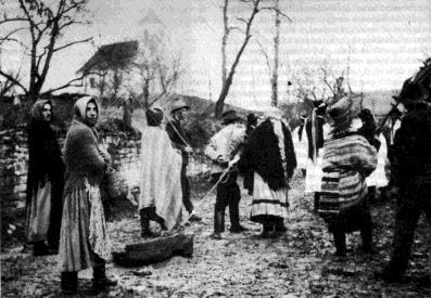 A mondt hiányzó tárgyit rjzoljátok tégllpb! A lányok rokonik közvetítésével. dtk kiszemelt legényeknek, kik frsng végén nyilvános színvllásként... tűzték zt.