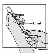 7. Tõmmake aeglaselt süstlakolbi tagasi kuni süstevesi jõuab märgini 1,1 ml.