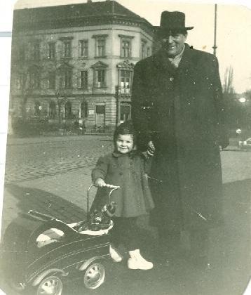 33. Tegyél ünneppé minden napot! Azt hittem, csak sérelmeimmel lesz tele ez a levél. Hát ennyi lett. Őrület, tudnék e Révész Ilusnak ennyit írni?, és neki miről? Ő még él, és Bözsinek is kellene írni.