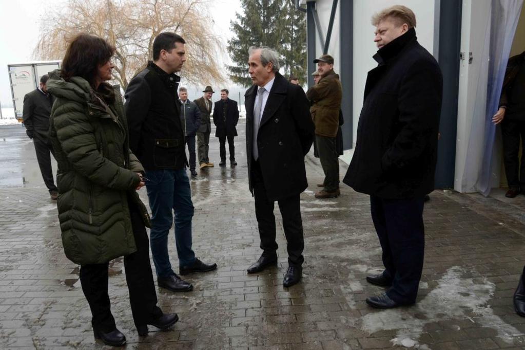 Közélet Ünnepélyes keretek között átadták az Öreglaki Vadfeldolgozó hűtőcsarnokát Dr. Bitay Márton Örs állami földekért felelős államtitkár, Dr.
