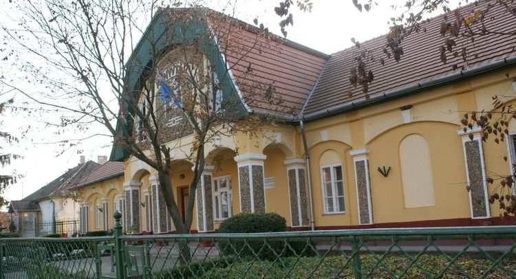 épületeknek.