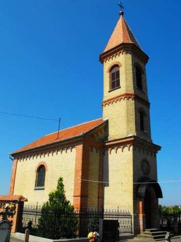 ) A világos színű téglahomlokzat szintén meghatározó