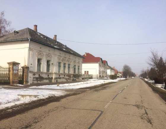 A meglévő épületek közé épülő új házaknak hasonló
