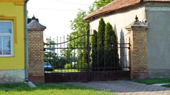 illetve fémből