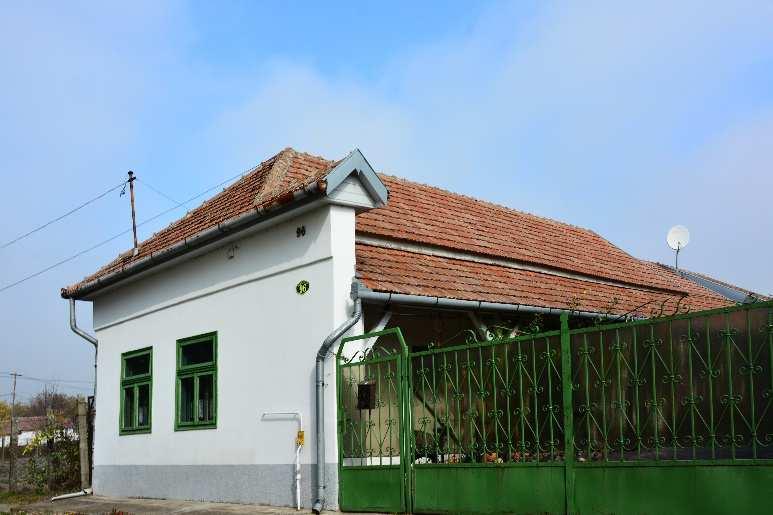 változatos, gyakori, hogy az oromzat fából