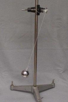 19. A gravitáció Fonálinga lengésidejének mérésével határozza meg a gravitációs gyorsulás értékét! Fonálinga: legalább 30-40 cm hosszú fonálon kisméretű nehezék; stopperóra; mérőszalag; állvány.
