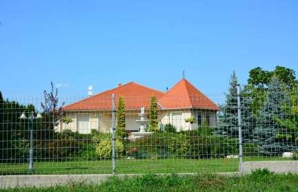 közterületen lévő szegélyeket,